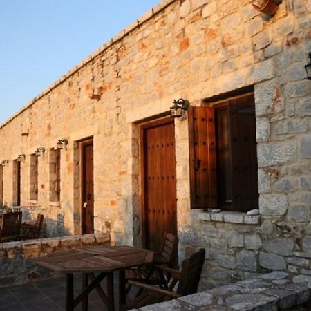 Lalloudes Seaside Accommodation エクソ・ニンフィオン エクステリア 写真