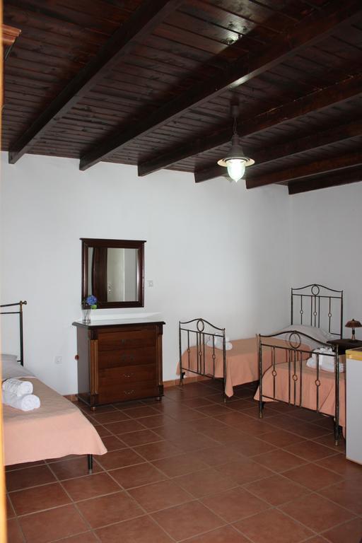 Lalloudes Seaside Accommodation エクソ・ニンフィオン 部屋 写真