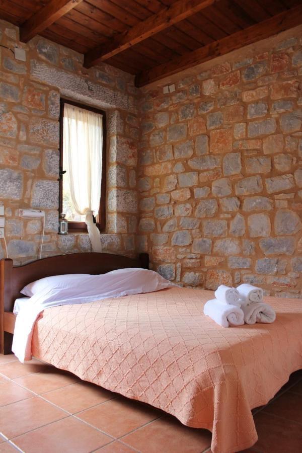 Lalloudes Seaside Accommodation エクソ・ニンフィオン エクステリア 写真