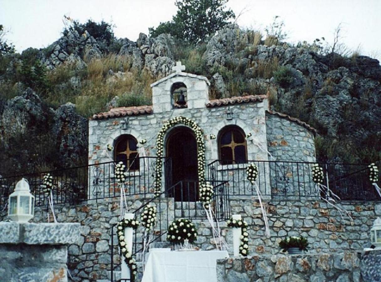 Lalloudes Seaside Accommodation エクソ・ニンフィオン エクステリア 写真