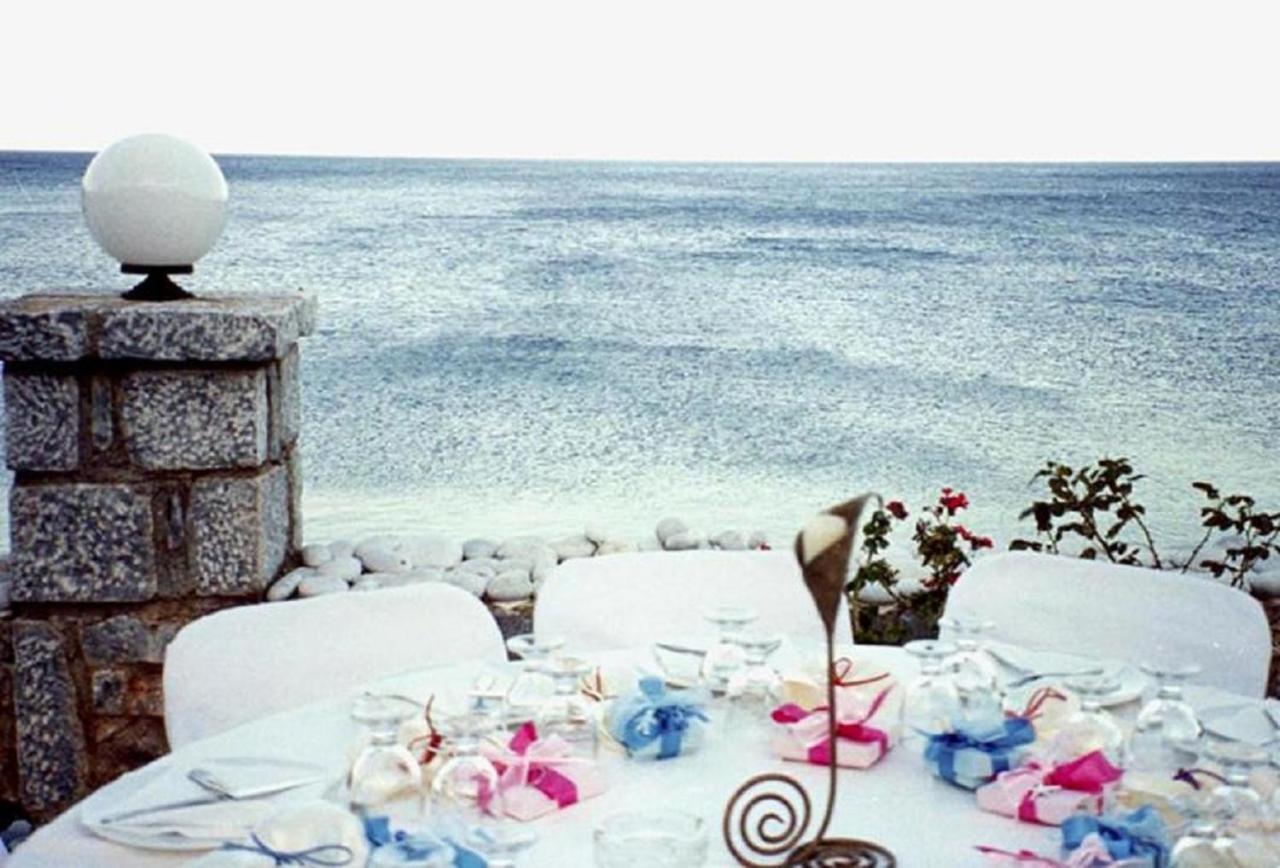 Lalloudes Seaside Accommodation エクソ・ニンフィオン エクステリア 写真