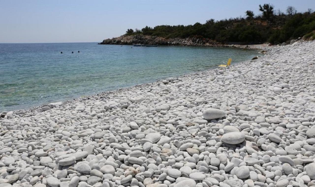 Lalloudes Seaside Accommodation エクソ・ニンフィオン エクステリア 写真